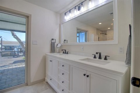 House in Hudson, Florida 3 bedrooms, 229.47 sq.m. № 2151350 - photo 23