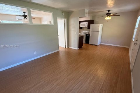 Casa en alquiler en Fort Lauderdale, Florida, 1 dormitorio, 58.06 m2 № 1988416 - foto 2