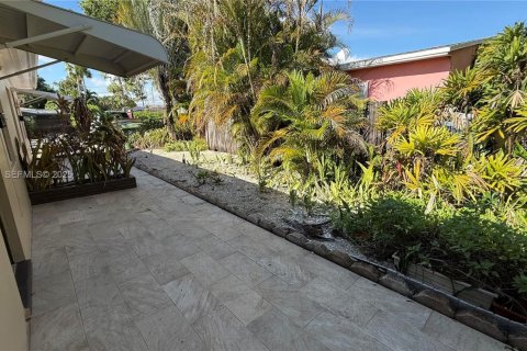 Casa en alquiler en Fort Lauderdale, Florida, 1 dormitorio, 58.06 m2 № 1988416 - foto 13