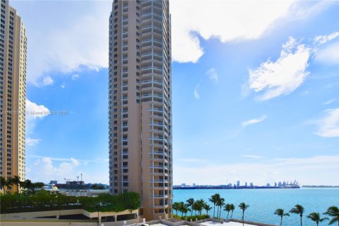 Condo in Miami, Florida, 1 bedroom  № 1888858 - photo 16