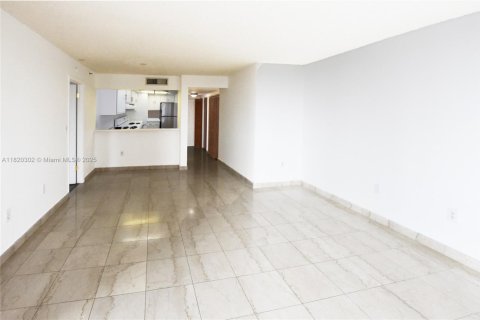 Condo in Miami, Florida, 1 bedroom  № 1888858 - photo 11