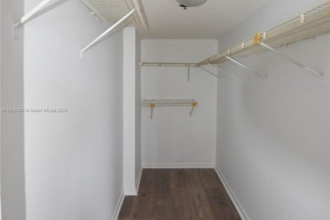 Condo in Miami, Florida, 1 bedroom  № 1888858 - photo 20