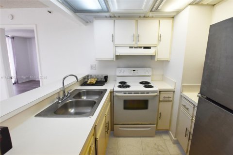 Condo in Miami, Florida, 1 bedroom  № 1888858 - photo 14
