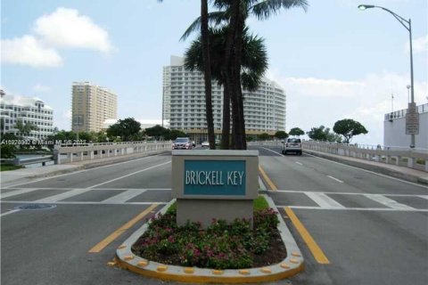 Condo in Miami, Florida, 1 bedroom  № 1888858 - photo 30