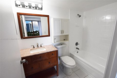 Condo in Miami, Florida, 1 bedroom  № 1888858 - photo 19