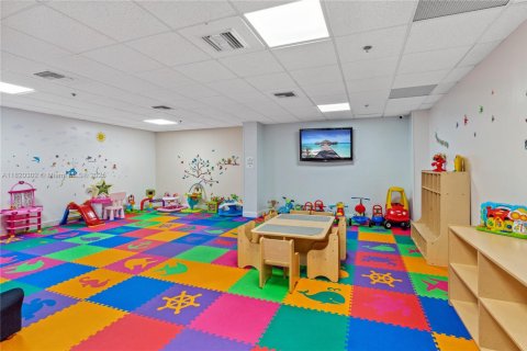 Condo in Miami, Florida, 1 bedroom  № 1888858 - photo 27
