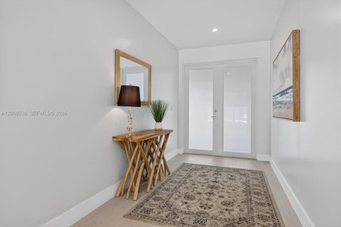 Villa ou maison à vendre à Miami, Floride: 4 chambres, 299.52 m2 № 2073483 - photo 8