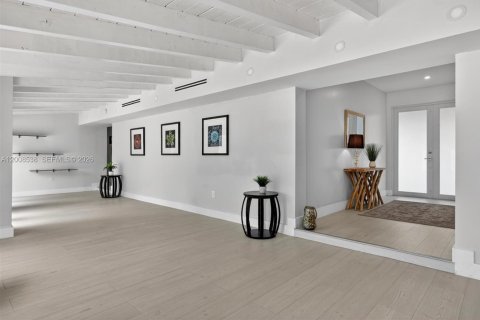 Villa ou maison à vendre à Miami, Floride: 4 chambres, 299.52 m2 № 2073483 - photo 9