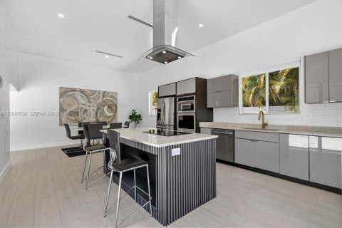 Villa ou maison à vendre à Miami, Floride: 4 chambres, 299.52 m2 № 2073483 - photo 18