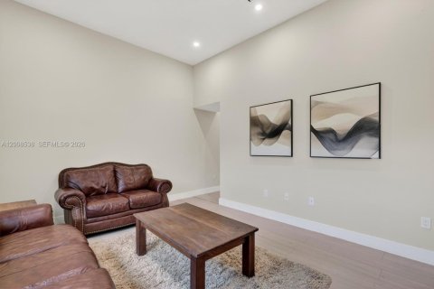 Villa ou maison à vendre à Miami, Floride: 4 chambres, 299.52 m2 № 2073483 - photo 23