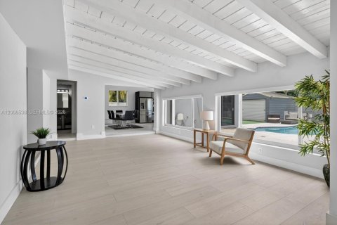Villa ou maison à vendre à Miami, Floride: 4 chambres, 299.52 m2 № 2073483 - photo 11