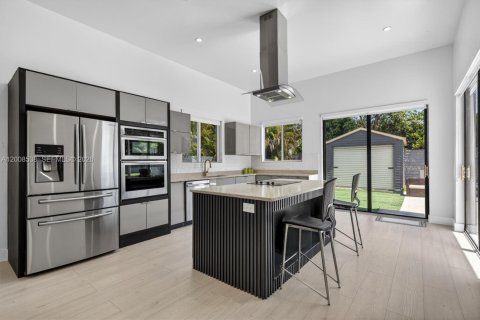 Villa ou maison à vendre à Miami, Floride: 4 chambres, 299.52 m2 № 2073483 - photo 17