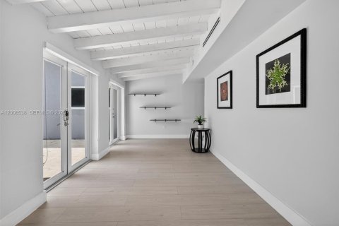 Villa ou maison à vendre à Miami, Floride: 4 chambres, 299.52 m2 № 2073483 - photo 12