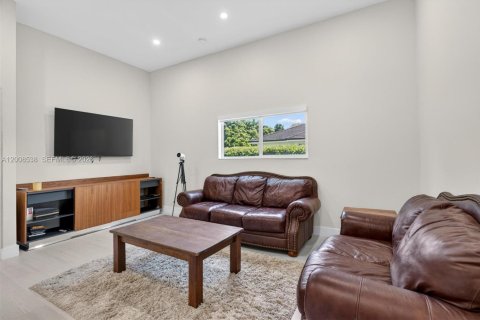 Villa ou maison à vendre à Miami, Floride: 4 chambres, 299.52 m2 № 2073483 - photo 24