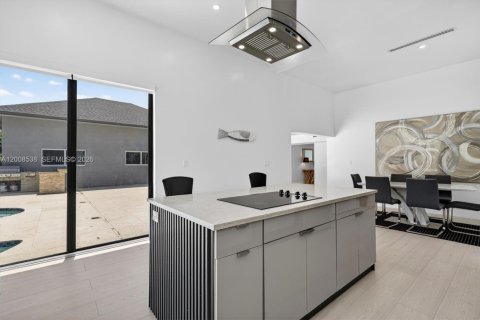 Villa ou maison à vendre à Miami, Floride: 4 chambres, 299.52 m2 № 2073483 - photo 14