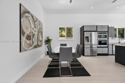 Villa ou maison à vendre à Miami, Floride: 4 chambres, 299.52 m2 № 2073483 - photo 20