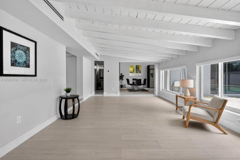 Villa ou maison à vendre à Miami, Floride: 4 chambres, 299.52 m2 № 2073483 - photo 10