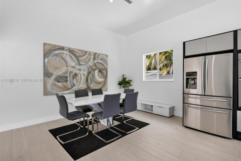 Villa ou maison à vendre à Miami, Floride: 4 chambres, 299.52 m2 № 2073483 - photo 21
