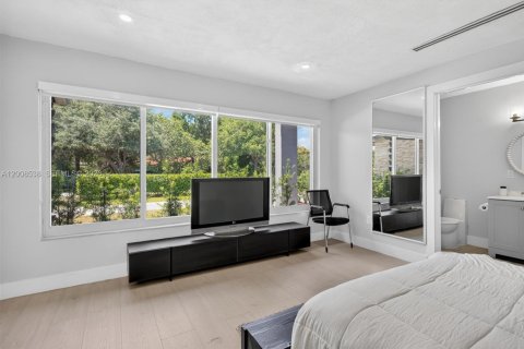 Villa ou maison à vendre à Miami, Floride: 4 chambres, 299.52 m2 № 2073483 - photo 27
