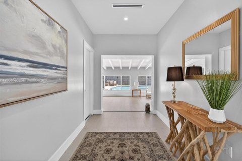 Villa ou maison à vendre à Miami, Floride: 4 chambres, 299.52 m2 № 2073483 - photo 7