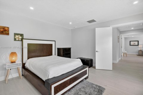 Villa ou maison à vendre à Miami, Floride: 4 chambres, 299.52 m2 № 2073483 - photo 28