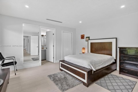 Villa ou maison à vendre à Miami, Floride: 4 chambres, 299.52 m2 № 2073483 - photo 29