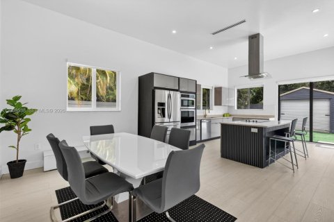 Villa ou maison à vendre à Miami, Floride: 4 chambres, 299.52 m2 № 2073483 - photo 19