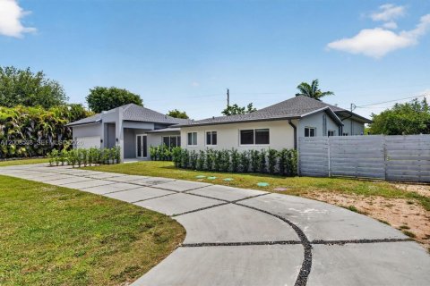 Villa ou maison à vendre à Miami, Floride: 4 chambres, 299.52 m2 № 2073483 - photo 6