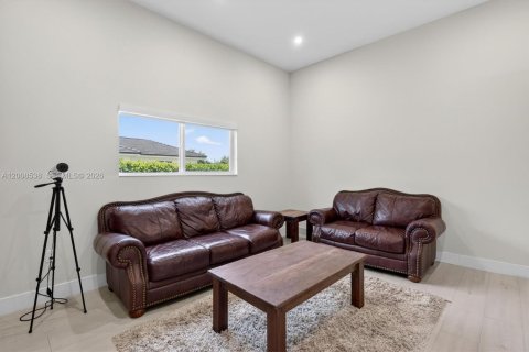 Villa ou maison à vendre à Miami, Floride: 4 chambres, 299.52 m2 № 2073483 - photo 25