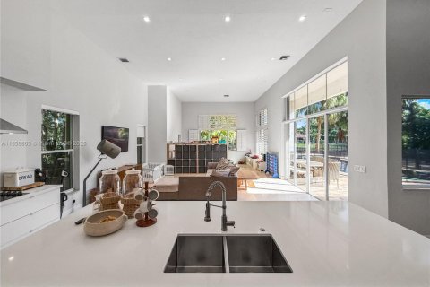 Casa en venta en Weston, Florida, 5 dormitorios, 372.17 m2 № 1887701 - foto 13