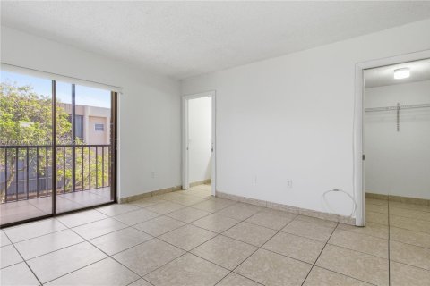 Снять в аренду кондоминиум в Майами, Флорида 2 спальни, 91.51м2, № 1965554 - фото 7