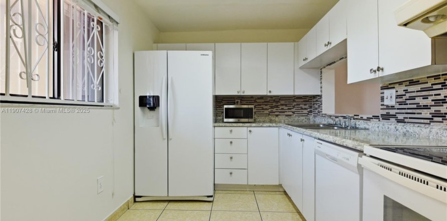 Кондоминиум с 2 спальнями в Майами, Флорида № 1965554