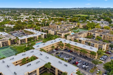 Снять в аренду кондоминиум в Майами, Флорида 2 спальни, 91.51м2, № 1965554 - фото 10