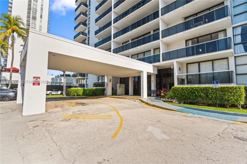Condo in Aventura, Florida, 1 bedroom № 1961856 - photo 30