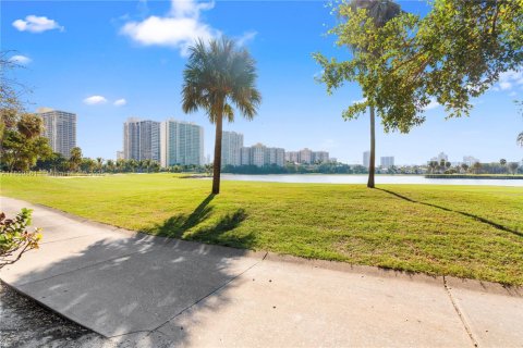 Condo in Aventura, Florida, 1 bedroom № 1961856 - photo 3