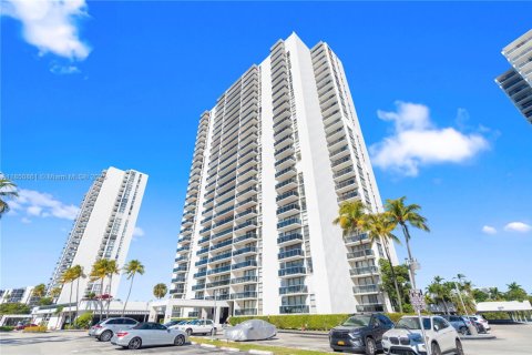 Condo in Aventura, Florida, 1 bedroom № 1961856 - photo 2