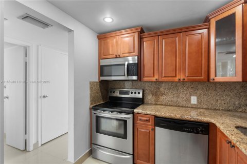 Condo in Aventura, Florida, 1 bedroom № 1961856 - photo 13