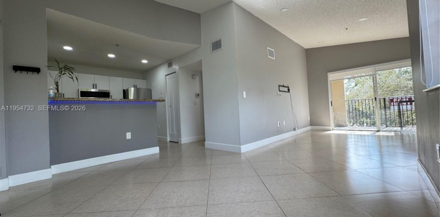 Condominio en Miramar, Florida, 1 dormitorio № 2020216