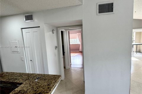 Condominio en alquiler en Miramar, Florida, 1 dormitorio, 65.03 m2 № 2020216 - foto 17