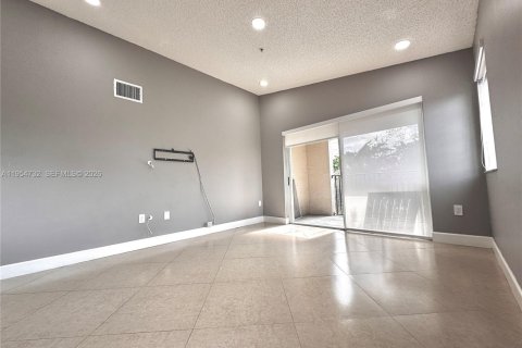 Condominio en alquiler en Miramar, Florida, 1 dormitorio, 65.03 m2 № 2020216 - foto 12