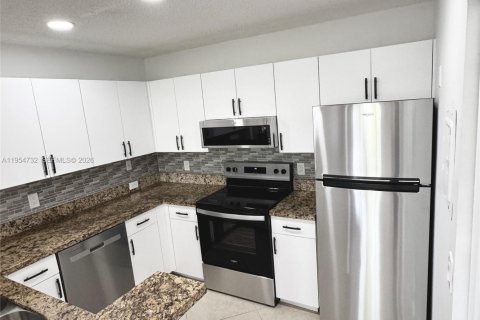 Condominio en alquiler en Miramar, Florida, 1 dormitorio, 65.03 m2 № 2020216 - foto 15