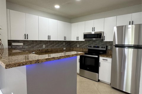 Condominio en alquiler en Miramar, Florida, 1 dormitorio, 65.03 m2 № 2020216 - foto 8