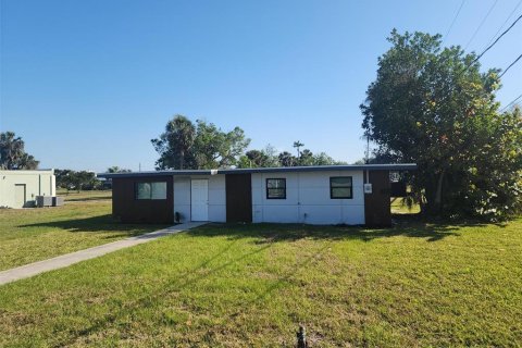 Commercial property in Punta Gorda, Florida 114.46 sq.m. № 1549156 - photo 4