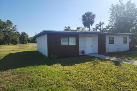Commercial property in Punta Gorda, Florida 114.46 sq.m. № 1549156 - photo 2