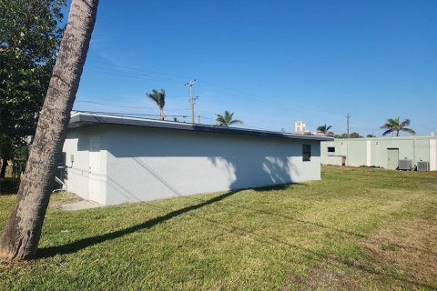 Commercial property in Punta Gorda, Florida 114.46 sq.m. № 1549156 - photo 6
