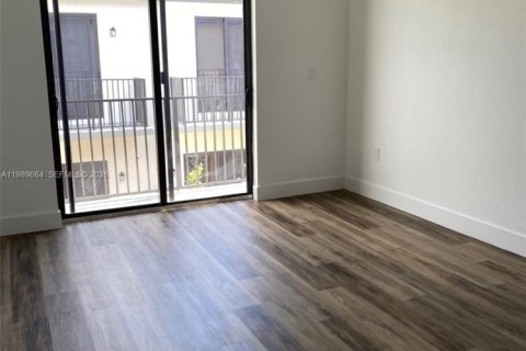 Adosado en alquiler en Miami, Florida, 3 dormitorios № 2052326 - foto 8