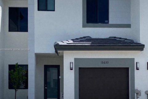 Adosado en alquiler en Miami, Florida, 3 dormitorios № 2052326 - foto 2