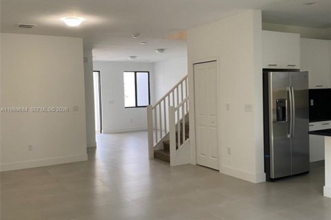 Adosado en alquiler en Miami, Florida, 3 dormitorios № 2052326 - foto 5