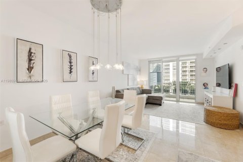 Condominio en Miami, Florida, 1 dormitorio  № 2043715