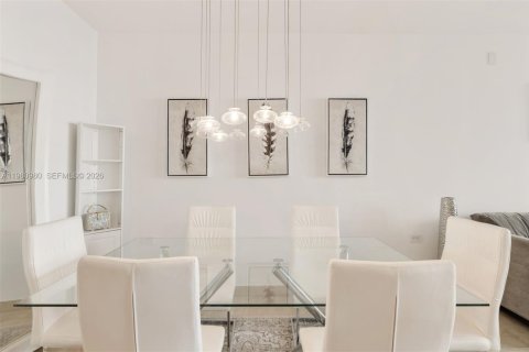 Condominio en alquiler en Miami, Florida, 1 dormitorio, 80.17 m2 № 2043715 - foto 5